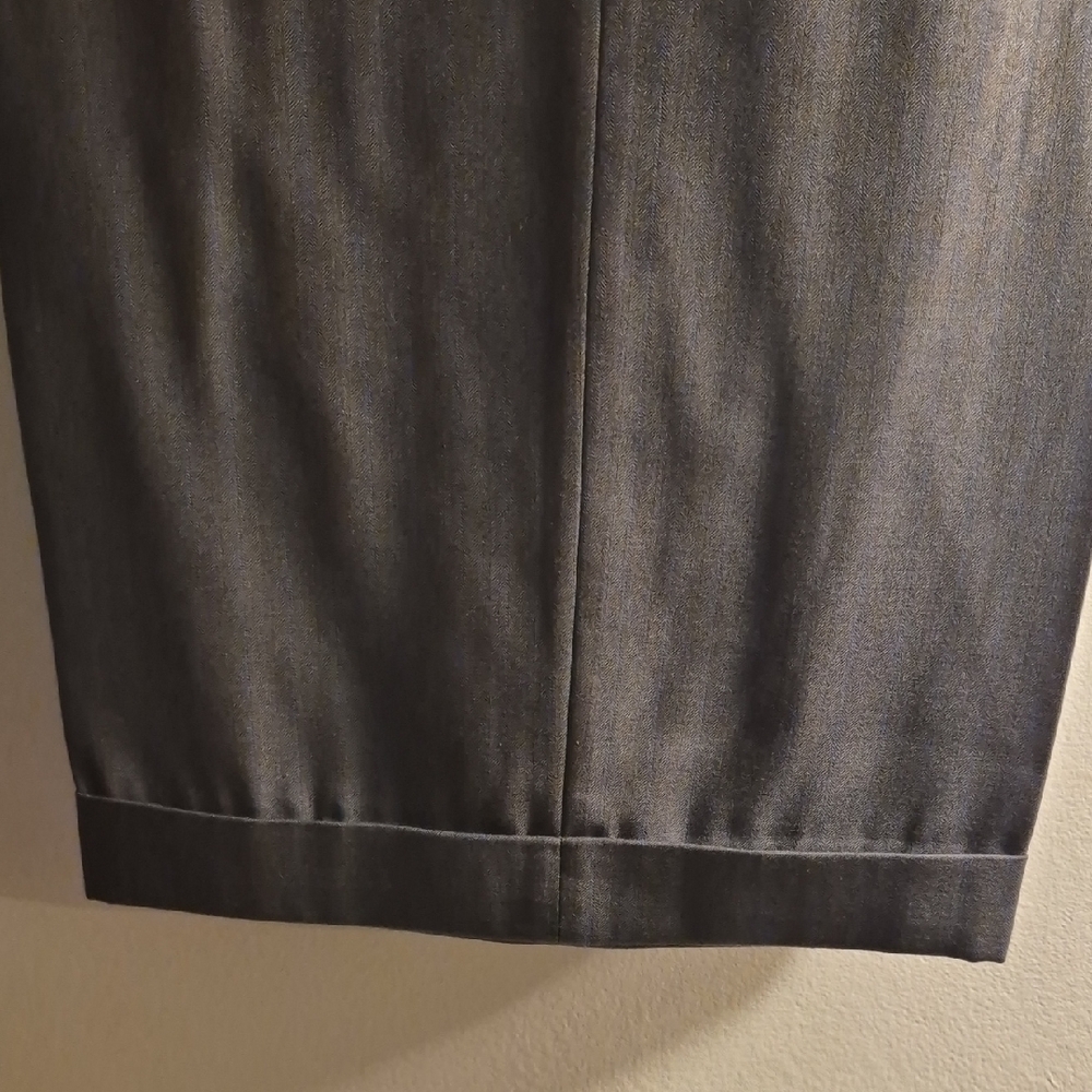 Elegant 3 Piece Double-Breasted Suit - Picture 9 of 11